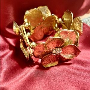 Statement Flexible Flower Bracelet